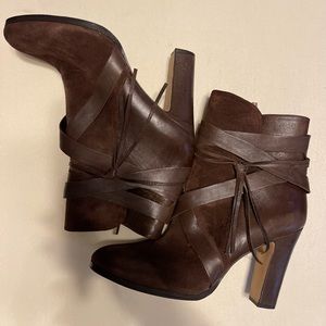 Vince Camuto Women's Charisa Wrap Stacked Heel Bootie  Sz 11 Brown